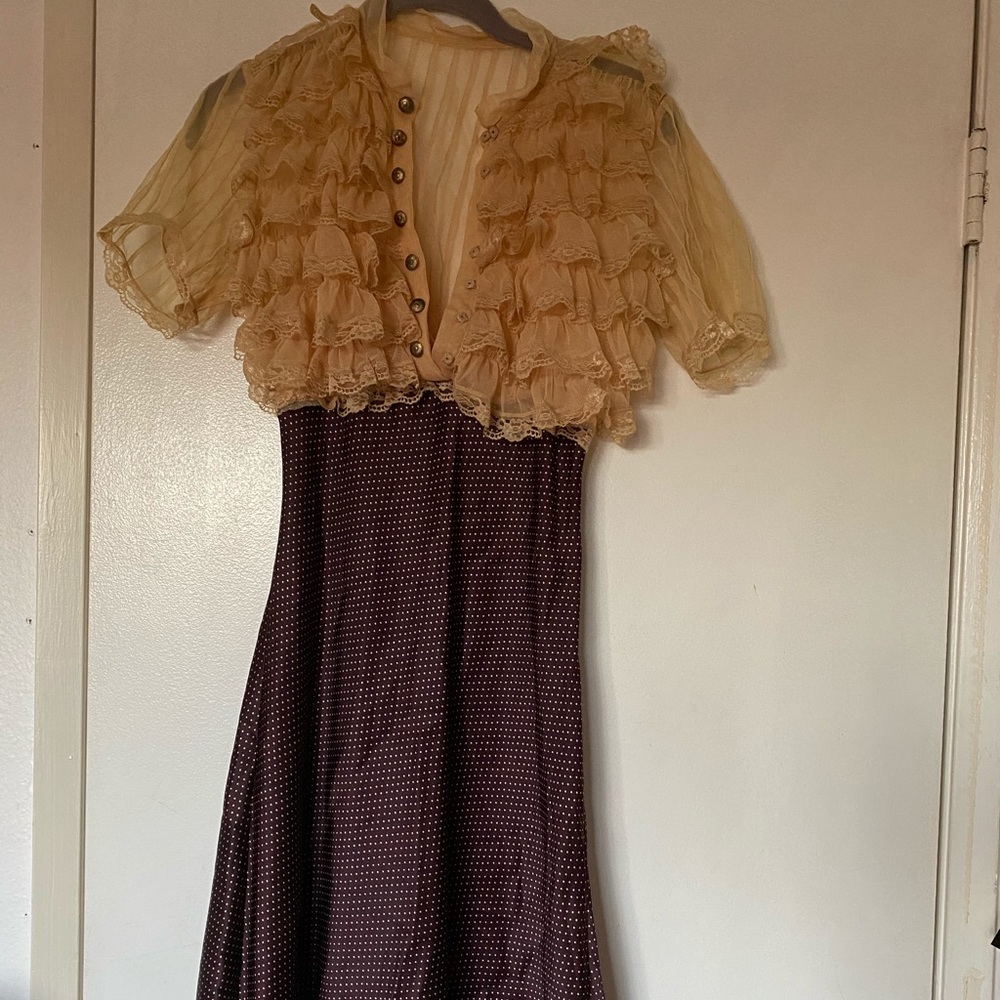 A vintage looking long dress! Cute!